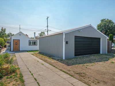 1914 E Heroy Ave