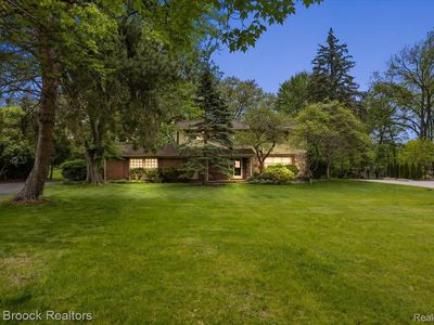 Property at 6609 E Knollwood Cir, West Bloomfield, MI