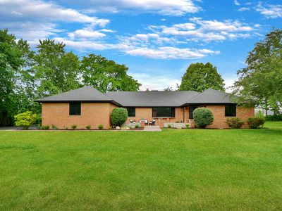 5 Bruce Cir N
