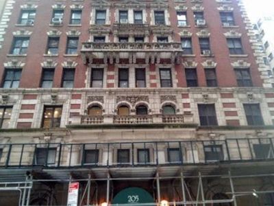 205 W 54th St APT 8A