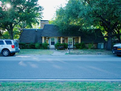 2205 Bowling Green St