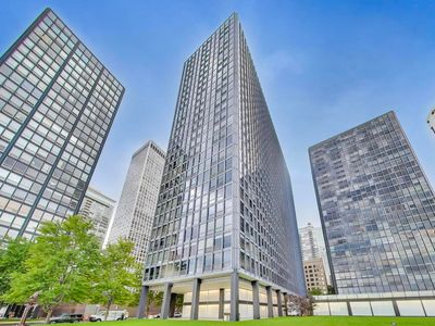 900 N Lake Shore Dr APT 1610