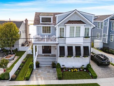 11501 Paradise Dr