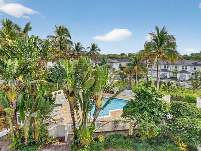 5851 Camino Del Sol Apt 402