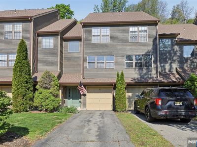 38 Lexington Ln APT E
