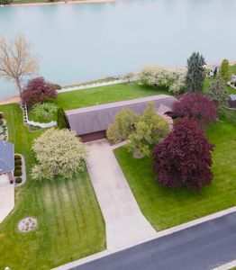 11145 Lake Circle Dr N