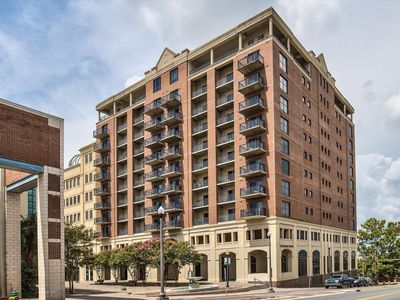 215 W College Ave APT 606B