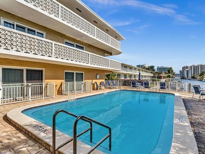 3220 Bayview Drive #211