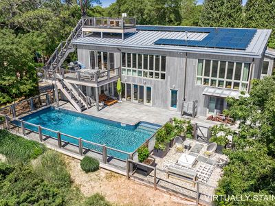 32 Tuthill Ln