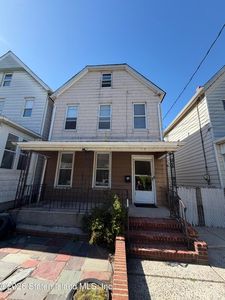 51 Lynhurst Ave