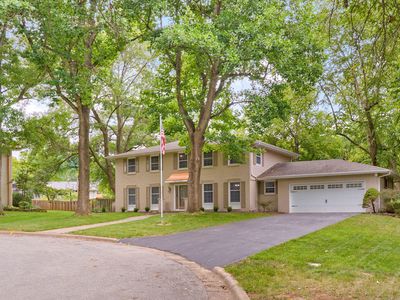 2435 E Michelle Place