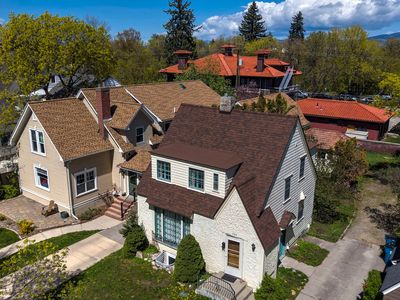 220 University Ave