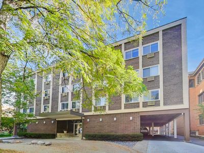 222 N Grove Ave APT 2D