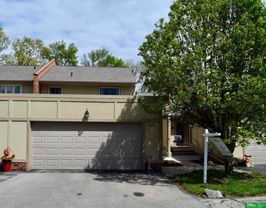 6013 Oakcrest Plz #33