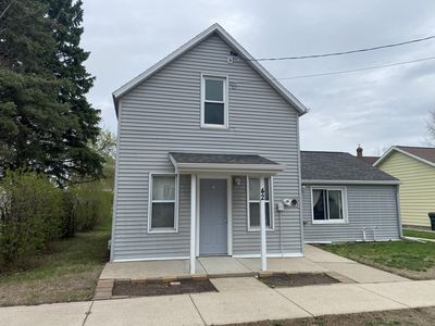 42 1st St SE
