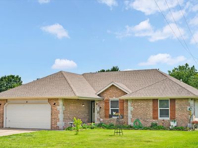 604 E Southeast Hills Court