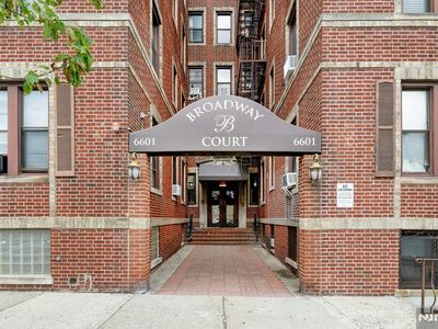 6601 Bdwy APT E-7