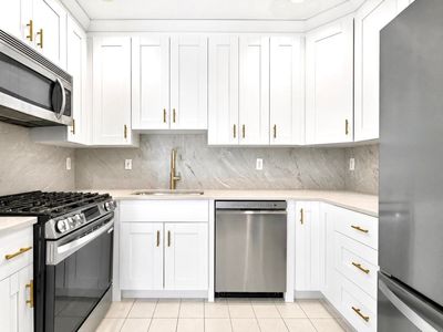 536 Grand St APT 401