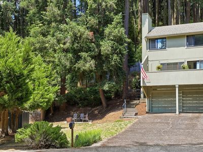 2635 E Wilshire Dr