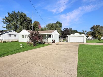 731 N Waddell Ave