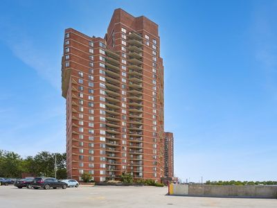 627 Harmon Cove Tower #627