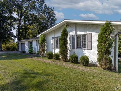 1107 S Shawnee Blvd