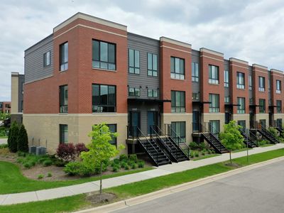 2325 Venture Dr