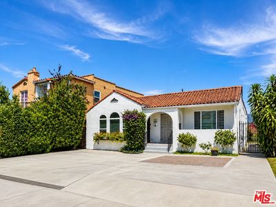 1374 Keniston Ave