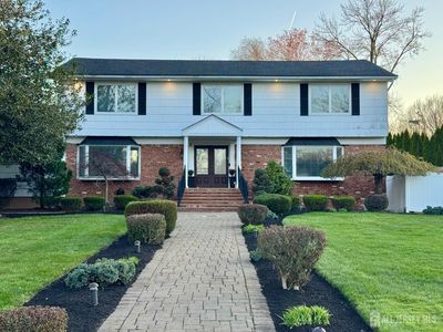 3 Kelton Pl