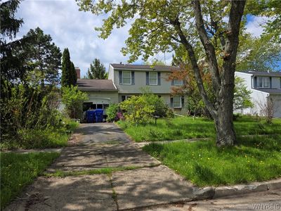 Property at 16 Glenmar Dr, West Seneca, NY