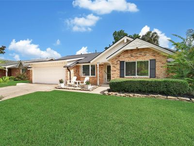 1042 Chamboard Ln