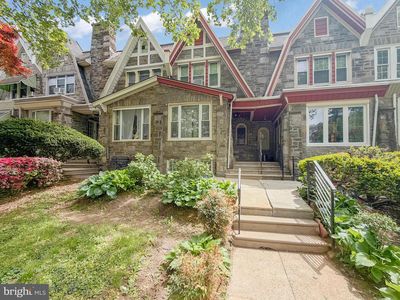 5626 Woodbine Ave