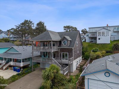 4486 SW Beach Ave