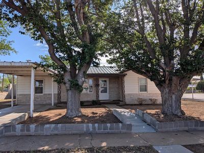 910 NE 4th Pl