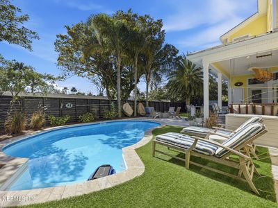 527 FLORIDA Boulevard