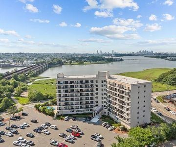 133 Commander Shea Blvd APT 817