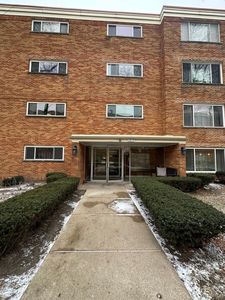 1819 W Thome Ave APT N305