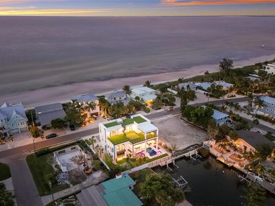 703 S Bay Blvd