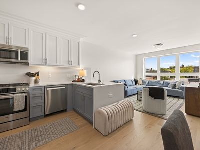 301 Border St #606
