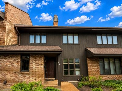 Property at 1864 Mission Hills Ln, Northbrook, IL