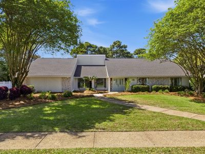 47 Country Club Dr E