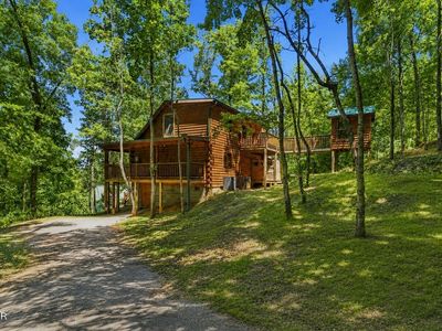 1824 Rhododendron Ln