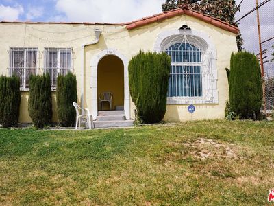 7513 S Normandie Ave