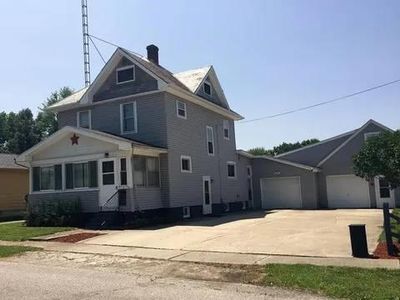 935 High St