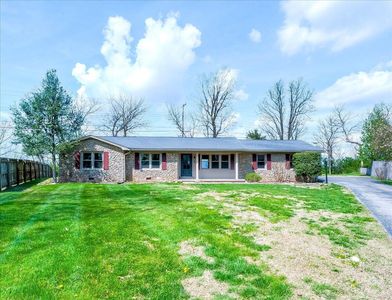 784 Colonial Trce
