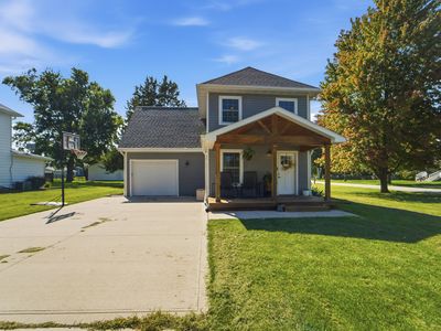 335 NW Lynn Ave