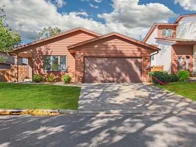 5347 Emerald Way