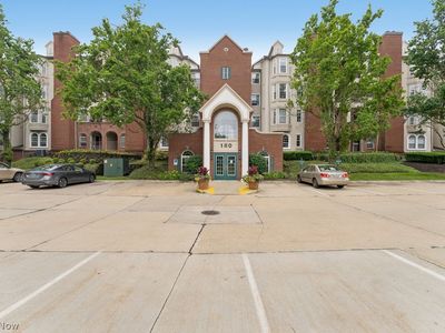 180 Fox Hollow Dr APT 302