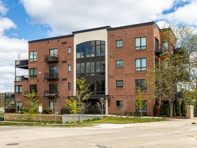 325 E Summit St #101