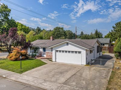 101 Hickory Dr